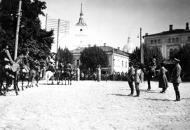 Агляд войскаў на Губернатарскай плошчы